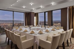 Bar (on property) - Ramada by Wyndham Sibiu (Sibiu)