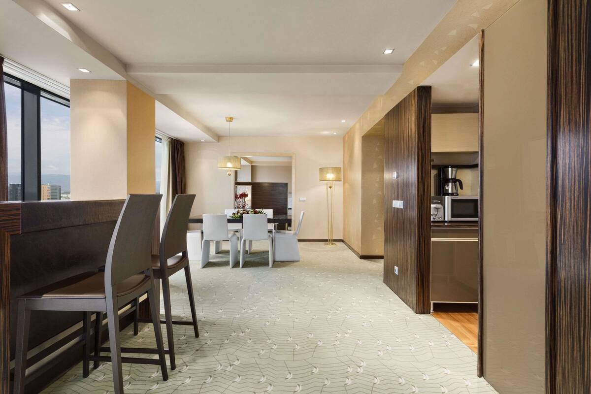 Chambre Présidentielle, 1 très grand lit, non-fumeur