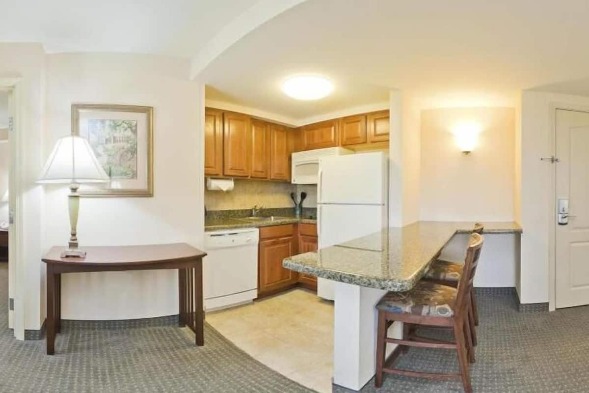 fridge, microwave, dishwasher, coffee/tea maker