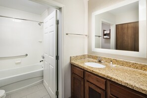 Combined shower/tub, hair dryer, towels - Staybridge Suites Durham/Chapel Hill by IHG (Durham)