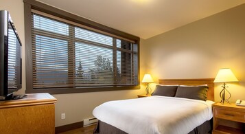 Desk, iron/ironing board, WiFi (free), bed sheets