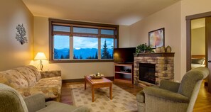 Flat-screen TV - Palliser Lodge (Golden)