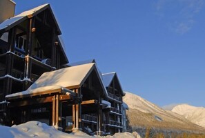 Front of property - Palliser Lodge (Golden)