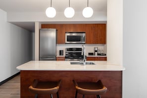 Presidential Suite, 2 Bedrooms | Private kitchen - Embassy Suites Montréal by Hilton (Montreal)