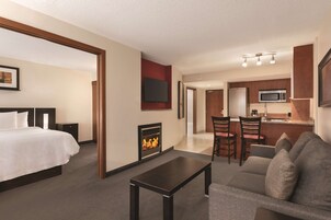 Premium bedding, in-room safe, desk, soundproofing