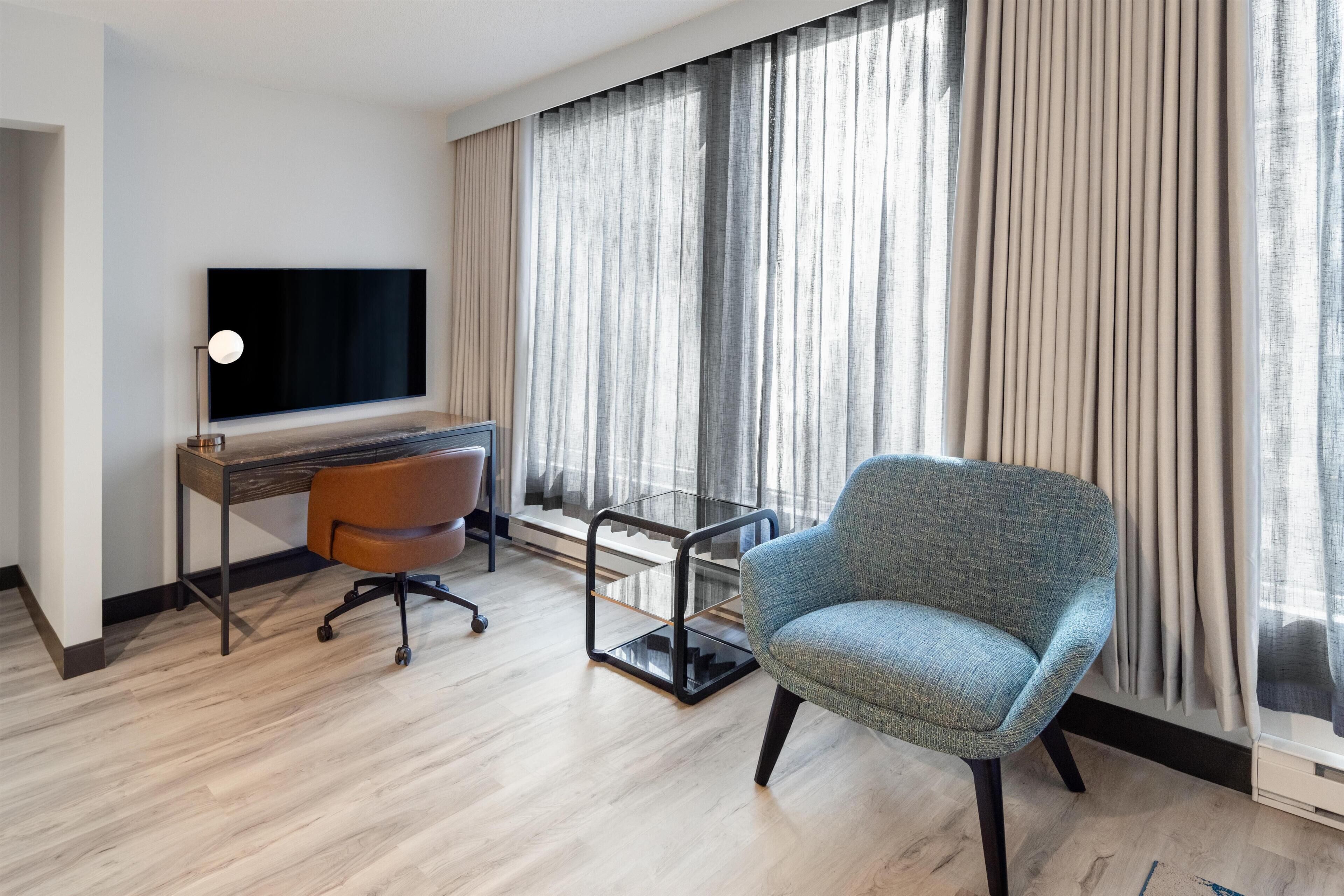 Studio, 1 Queen Bed | Premium bedding, in-room safe, desk, soundproofing