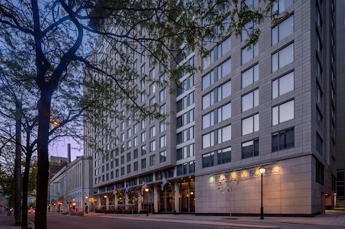 Embassy Suites Montréal by Hilton