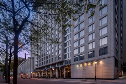 Embassy Suites Montréal by Hilton