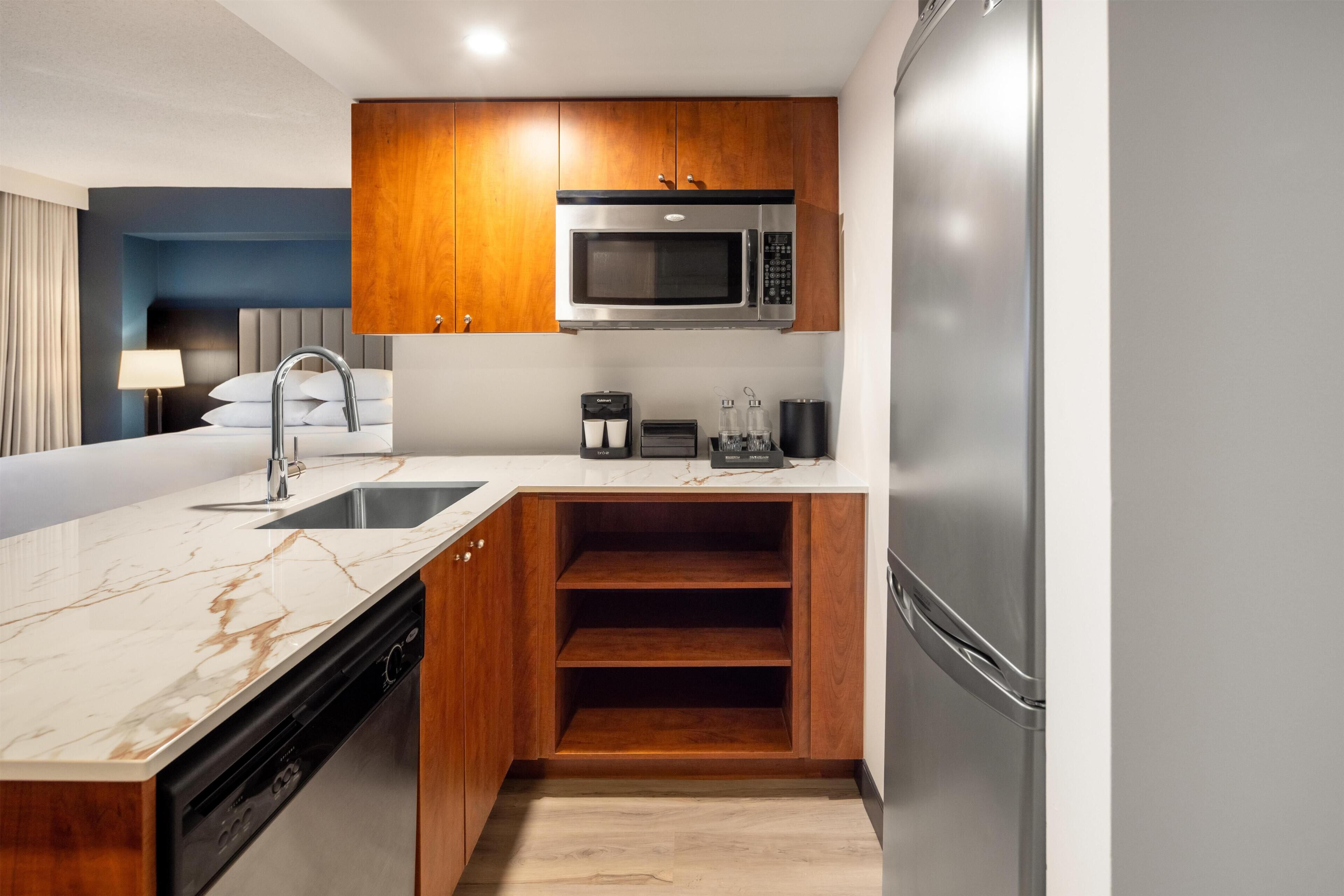 Coffee/tea maker, full-sized fridge, microwave, dishwasher