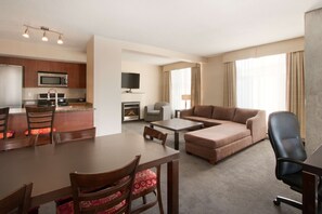 Presidential Suite, 1 King Bed (Premium) | Premium bedding, in-room safe, desk, soundproofing - Embassy Suites Montréal by Hilton (Montreal)