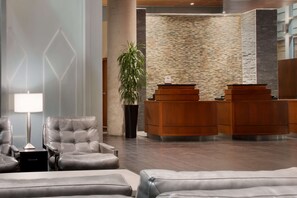 Reception - Embassy Suites Montréal by Hilton (Montreal)