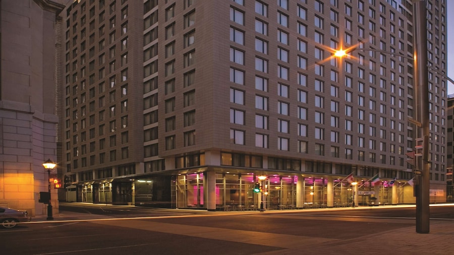 Embassy Suites Montréal by Hilton