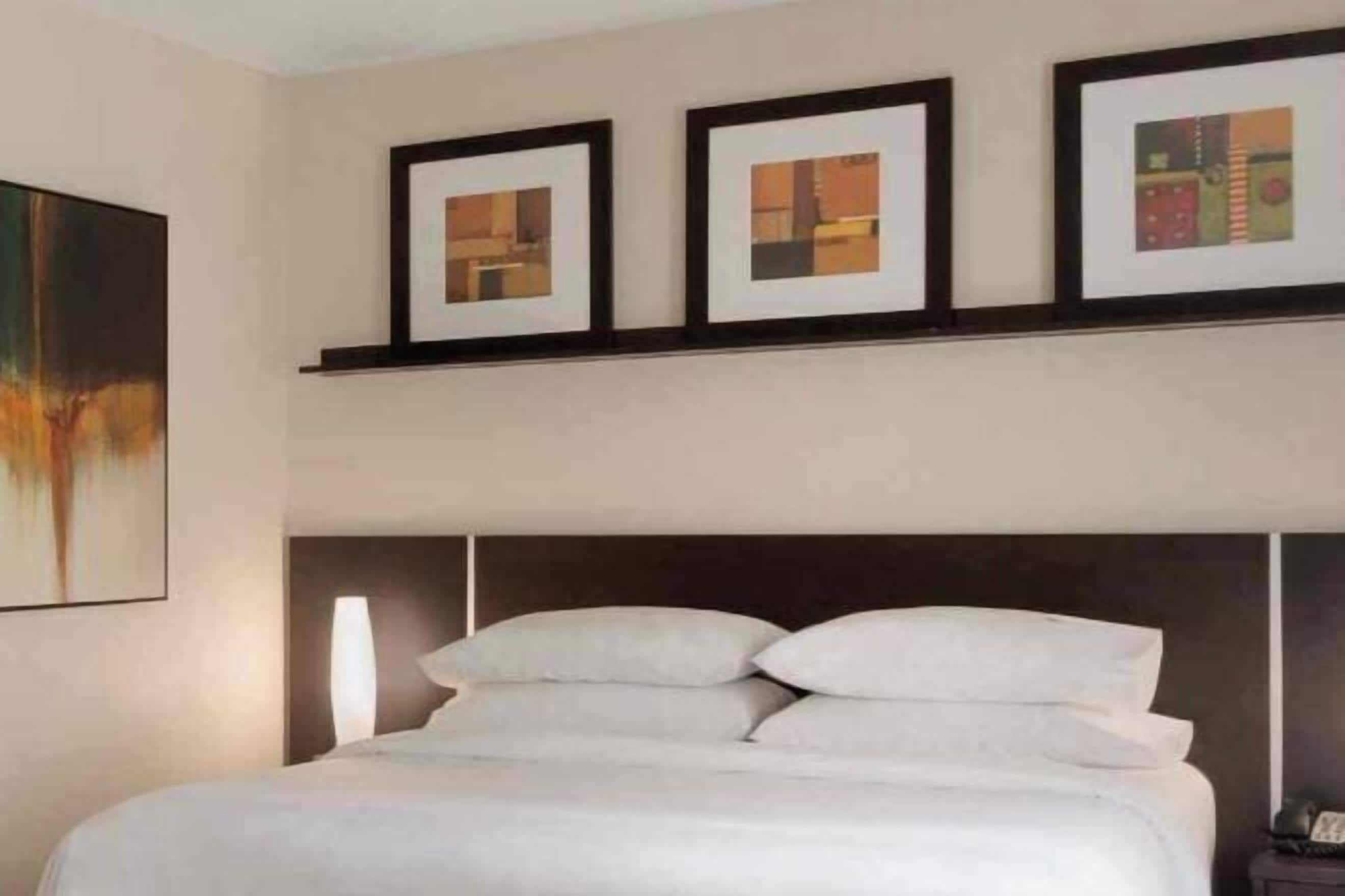 Ropa de cama de alta calidad, caja fuerte, escritorio