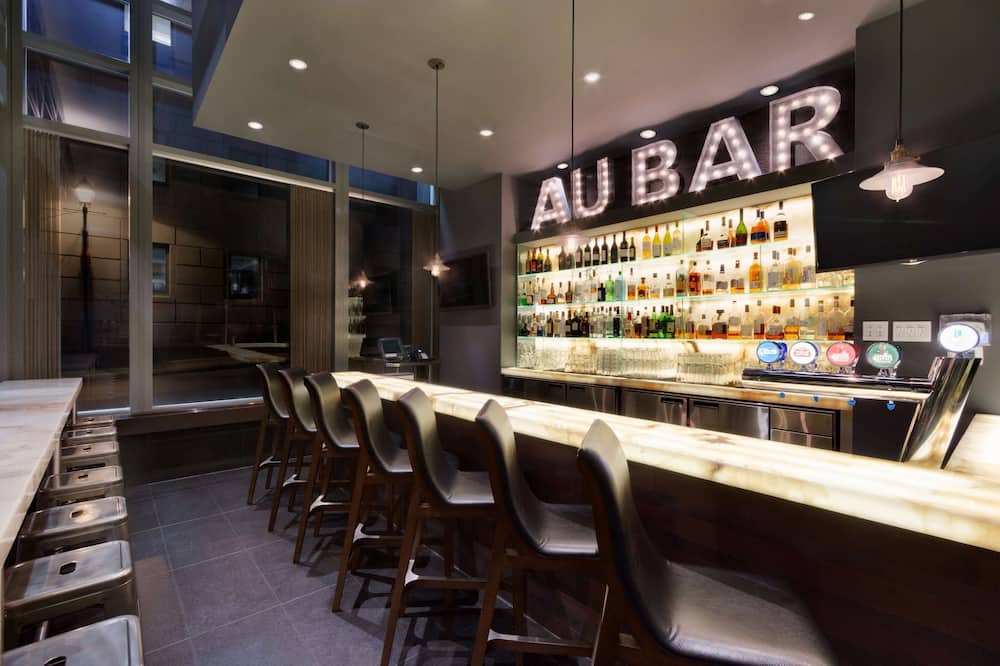 Embassy Suites Montréal by Hilton