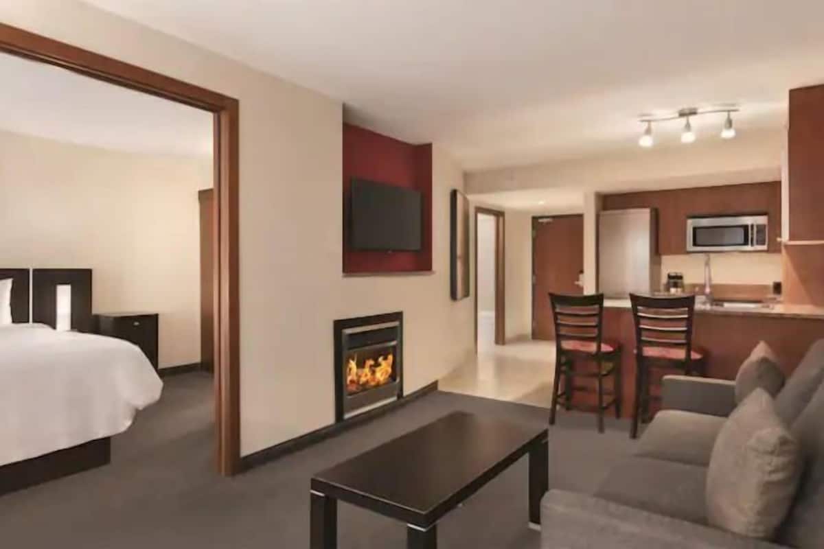 Living area | 42-inch LCD TV with cable channels, TV, pay movies