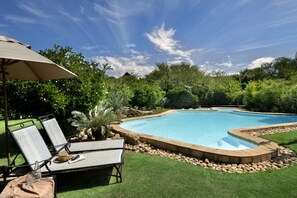 Outdoor pool, pool loungers - Gorah Elephant Camp (Addo)