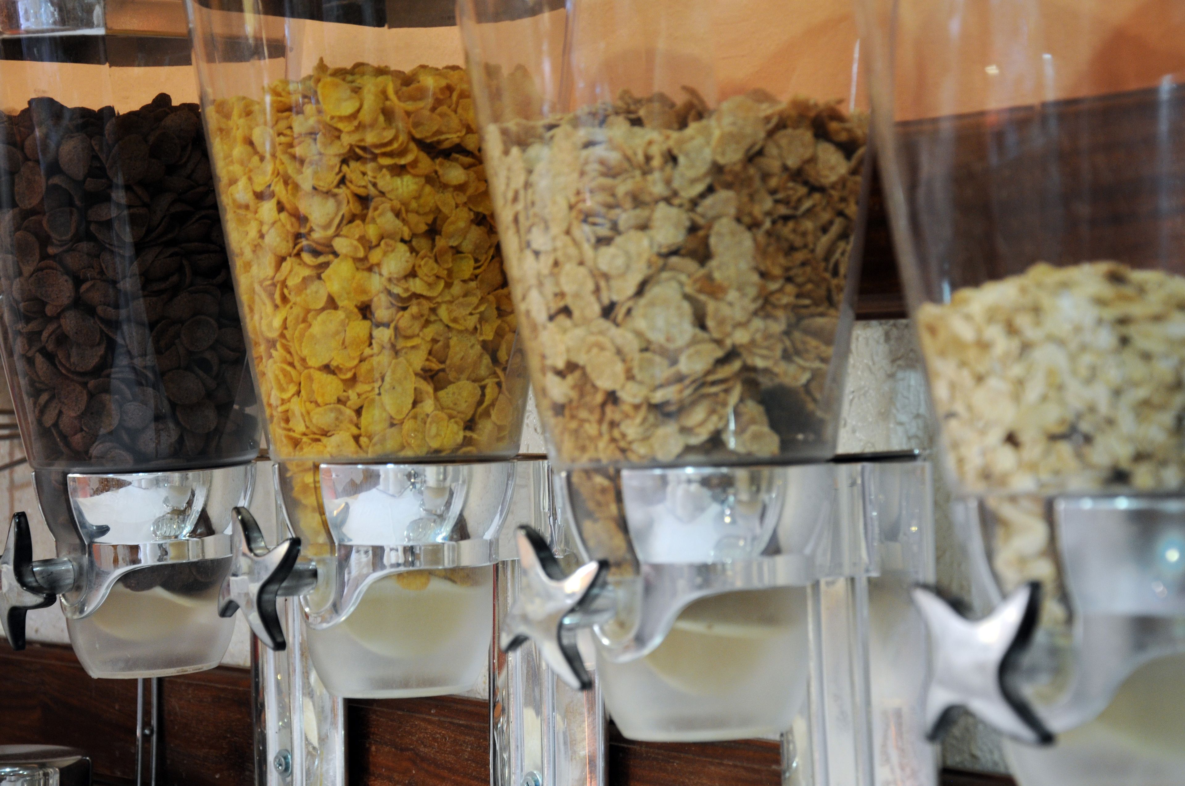 daily continental breakfast (eur 9 per person)