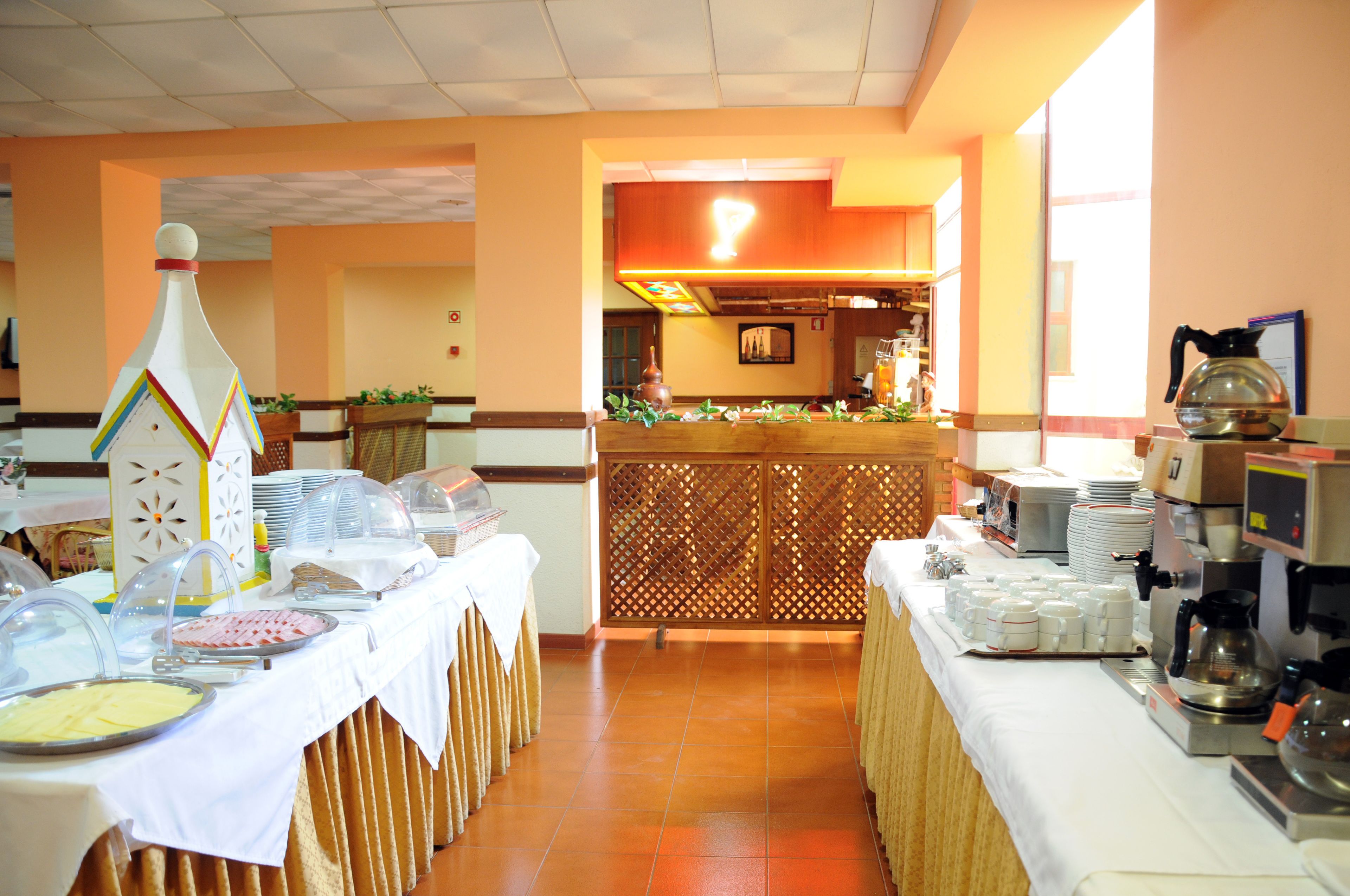daily continental breakfast (eur 9 per person)