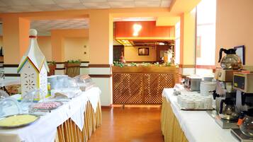 Café da manhã continental todos os dias (EUR 9 por pessoa)