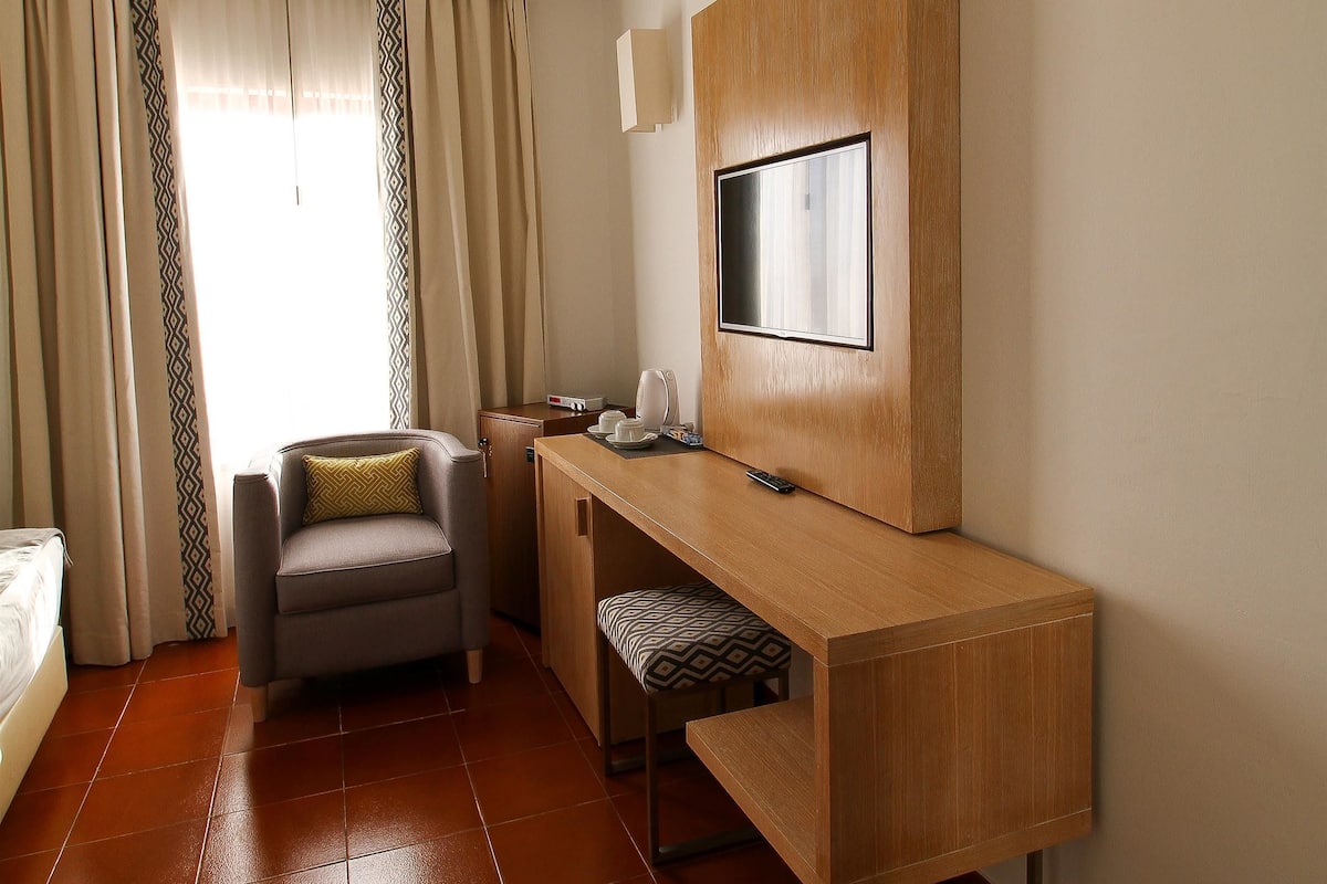 minibar, in-room safe, desk, blackout curtains