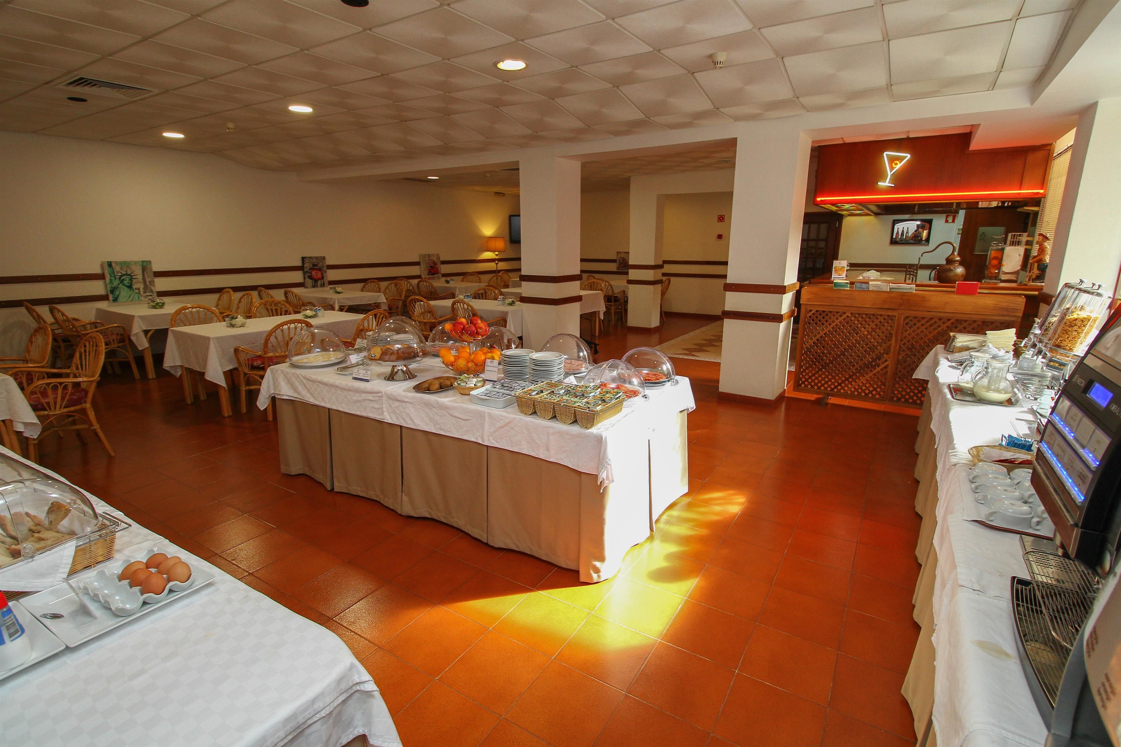 daily continental breakfast (eur 9 per person)