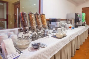 Daily continental breakfast for a fee - Best Western Hotel Dom Bernardo (Faro)