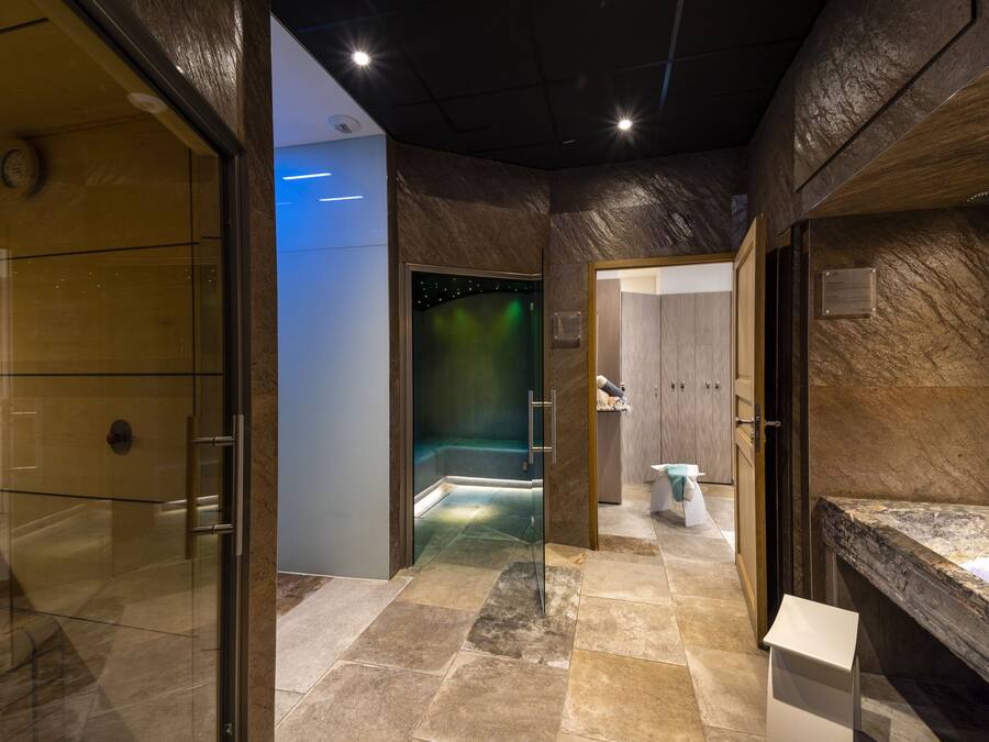 Couples treatment rooms, Turkish bath, body treatments, aromatherapy