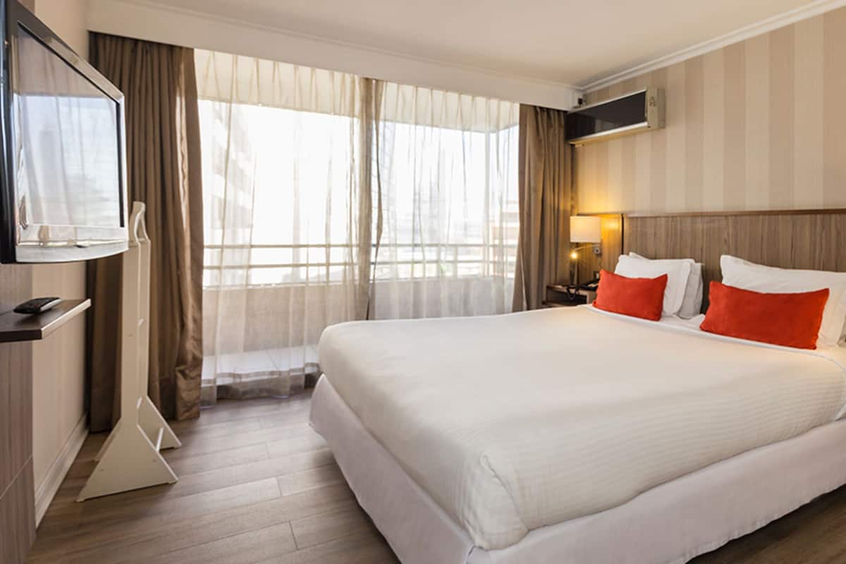 Superior vierpersoonskamer | 1 slaapkamer, een minibar, een kluis op de kamer