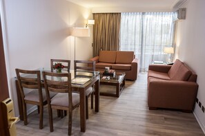 Superior-Vierbettzimmer | 1 Schlafzimmer, Minibar, Zimmersafe, Verdunkelungsvorhänge