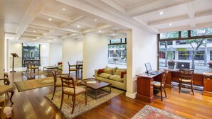Lobby sitting area - Plaza El Bosque San Sebastian (Santiago)