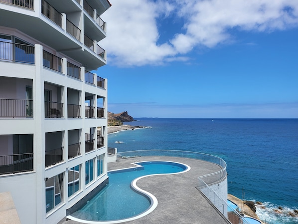 Indoor pool, outdoor pool, pool umbrellas - Royal Orchid (Santa Cruz)