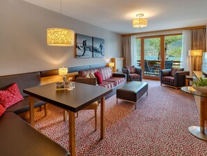 1-inch flat-screen TV with cable channels, TV, books - aja Fürstenhaus am Achensee (Eben am Achensee)