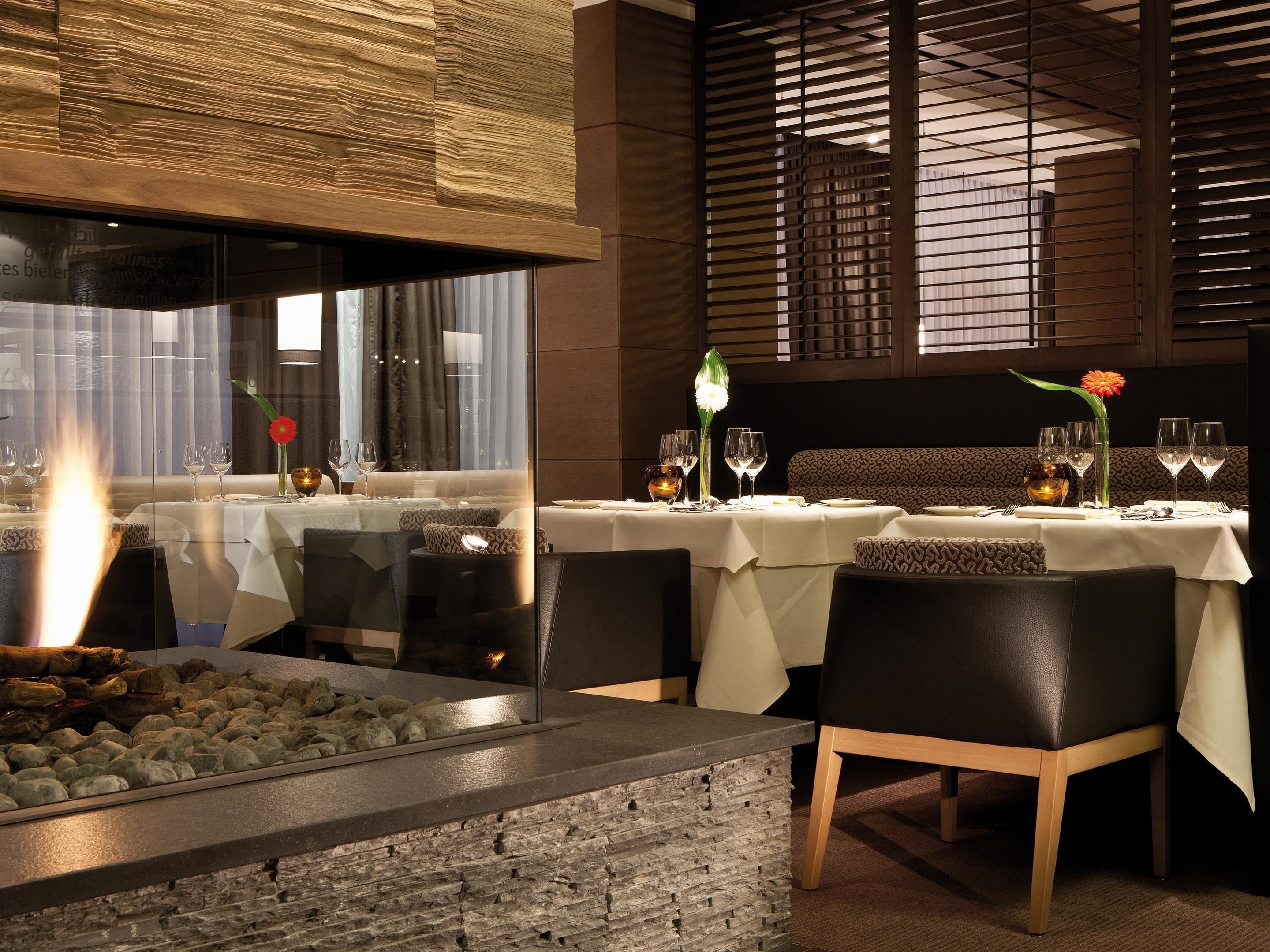 breakfast, lunch, dinner served; international cuisine