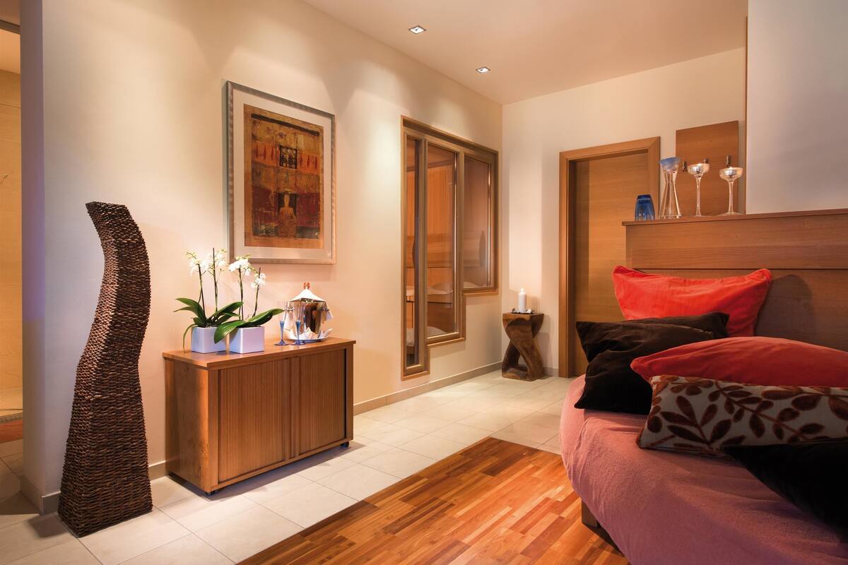 body treatments, body scrubs, facials, reflexology