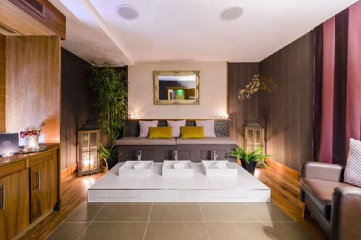 couples treatment room(s), sauna, body treatments, aromatherapy