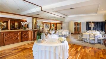 Se sirven desayunos, comidas y cenas