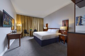 Premium bedding, in-room safe, desk, laptop workspace