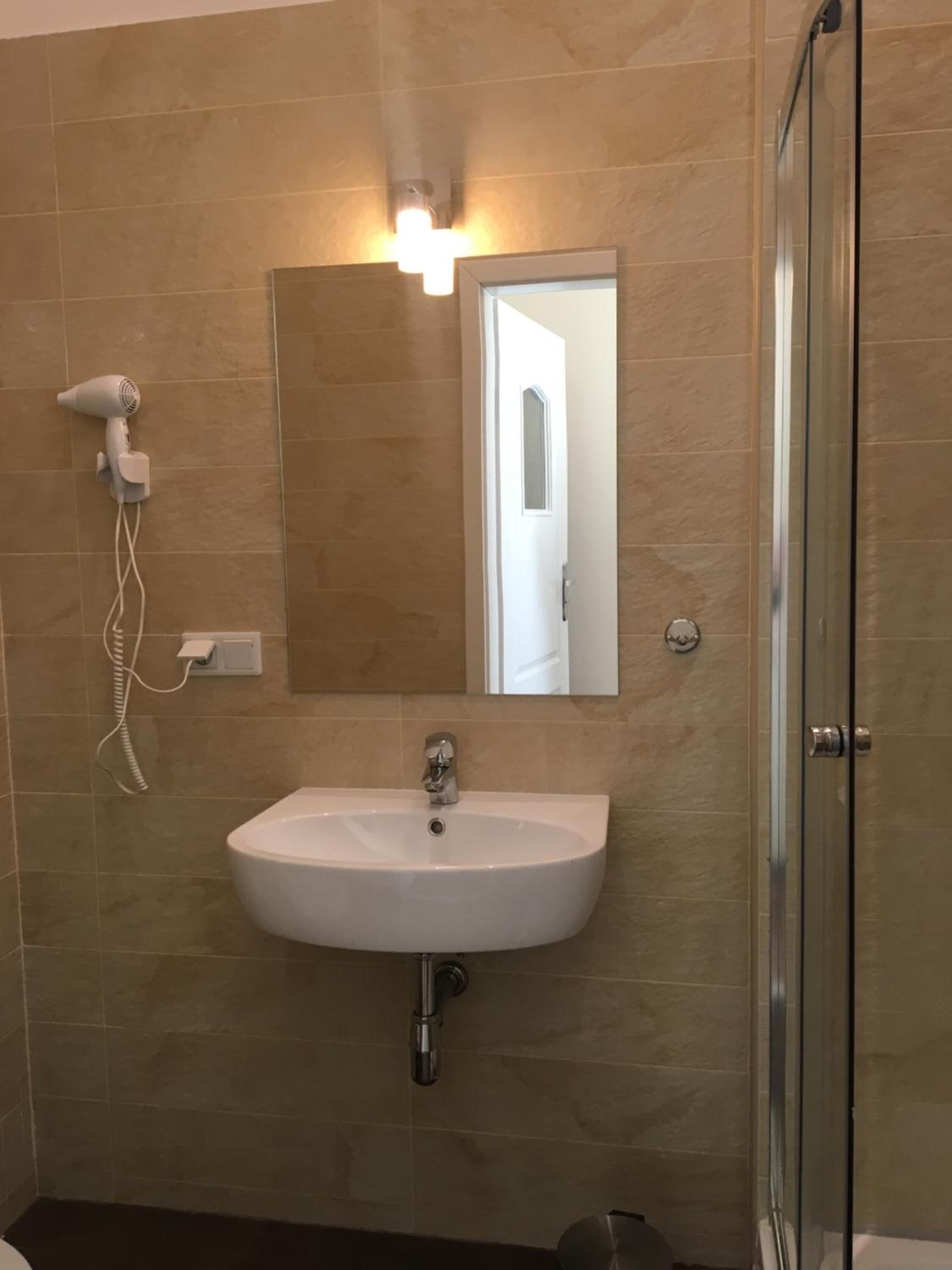 single room | bathroom | shower, free toiletries, hair dryer, towels