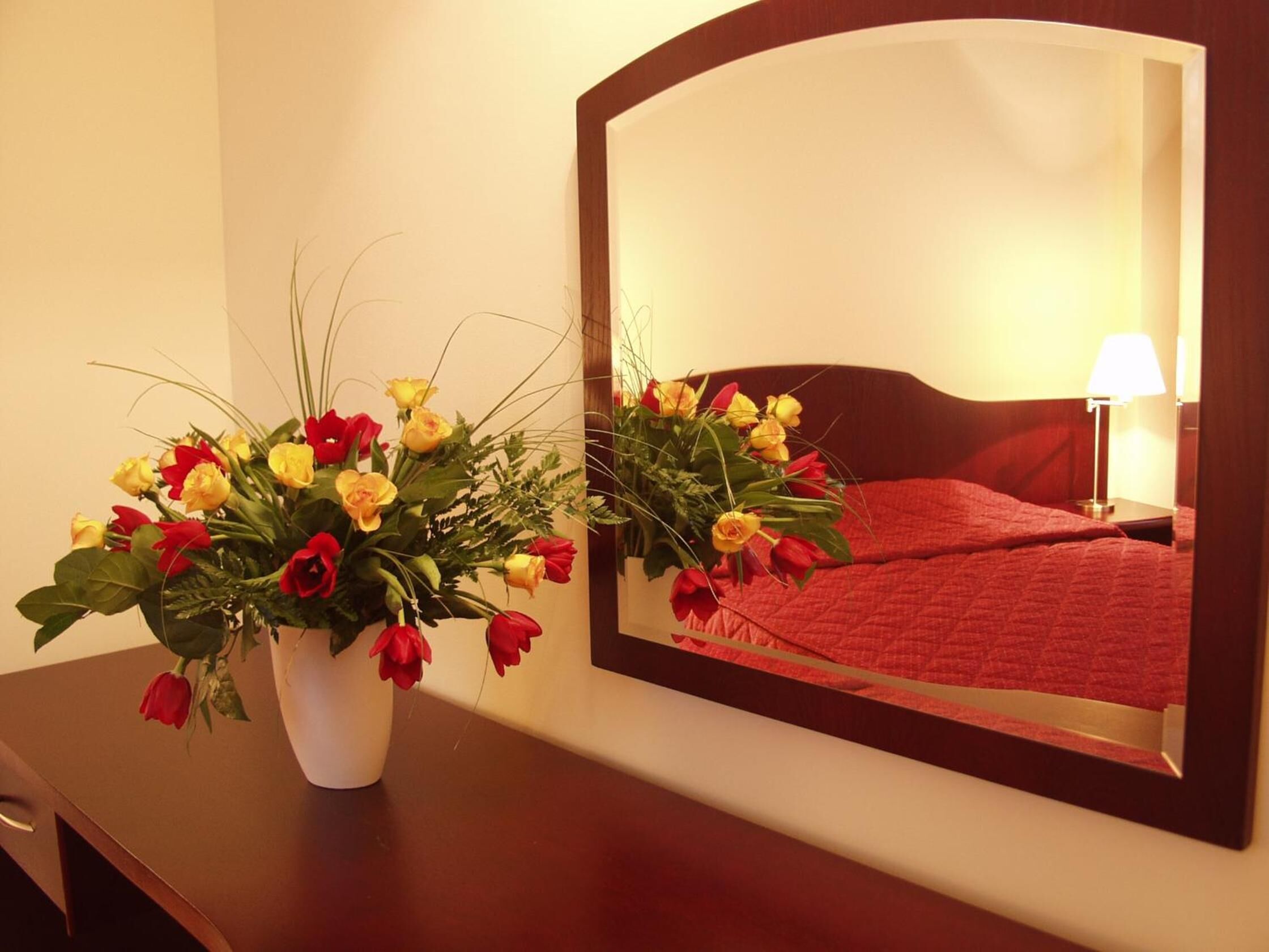 egyptian cotton sheets, desk, laptop workspace, soundproofing