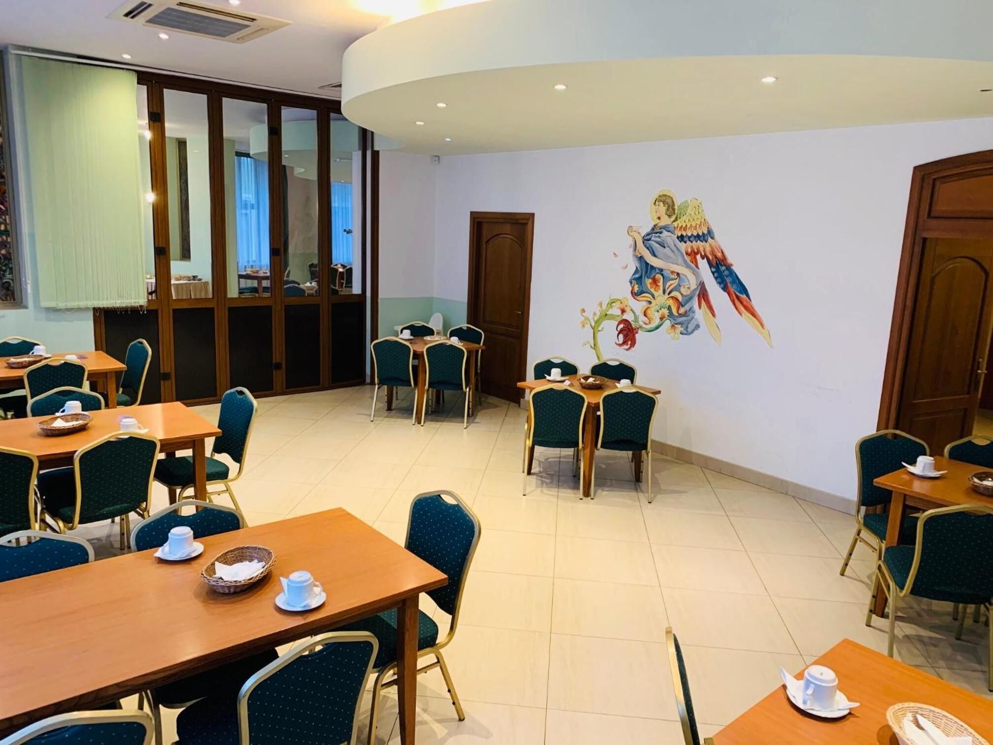 breakfast, lunch and dinner served