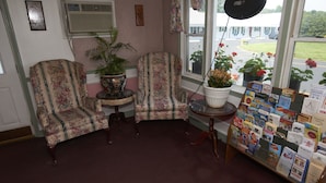 Lobby - Knights Inn Centerville Cape Cod Area (Centerville)