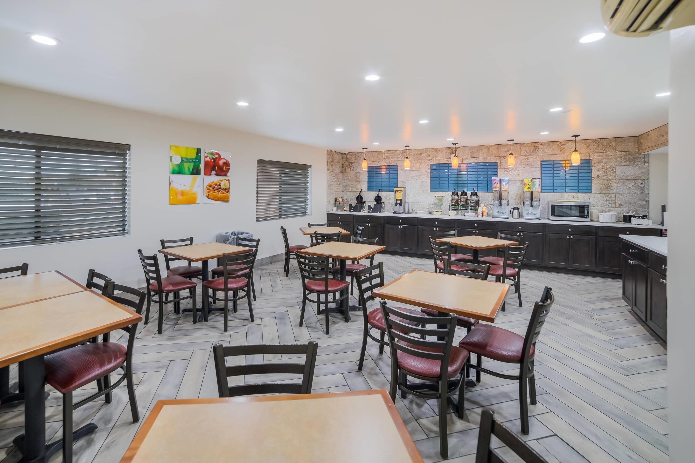 Free daily continental breakfast 