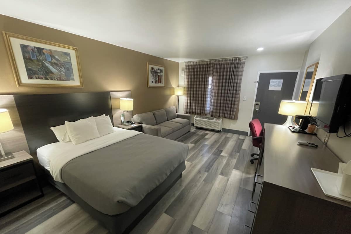 In-room safe, desk, iron/ironing board, free WiFi