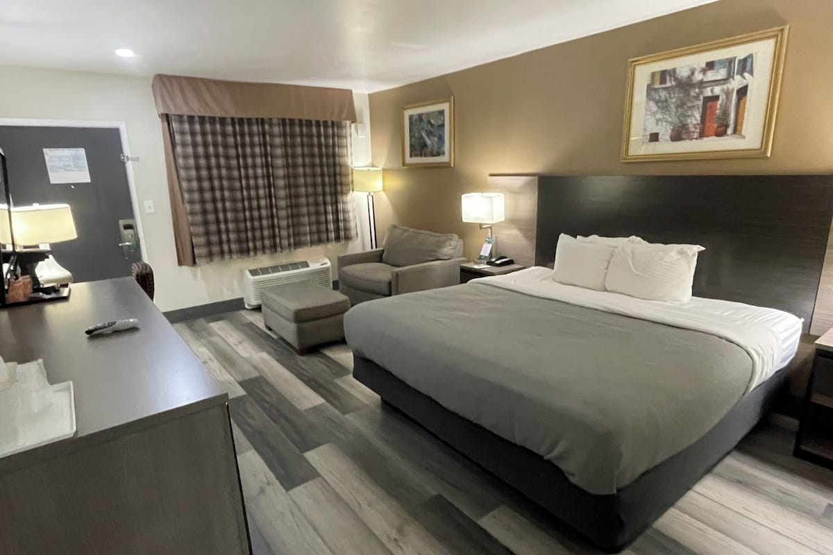 In-room safe, desk, iron/ironing board, free WiFi