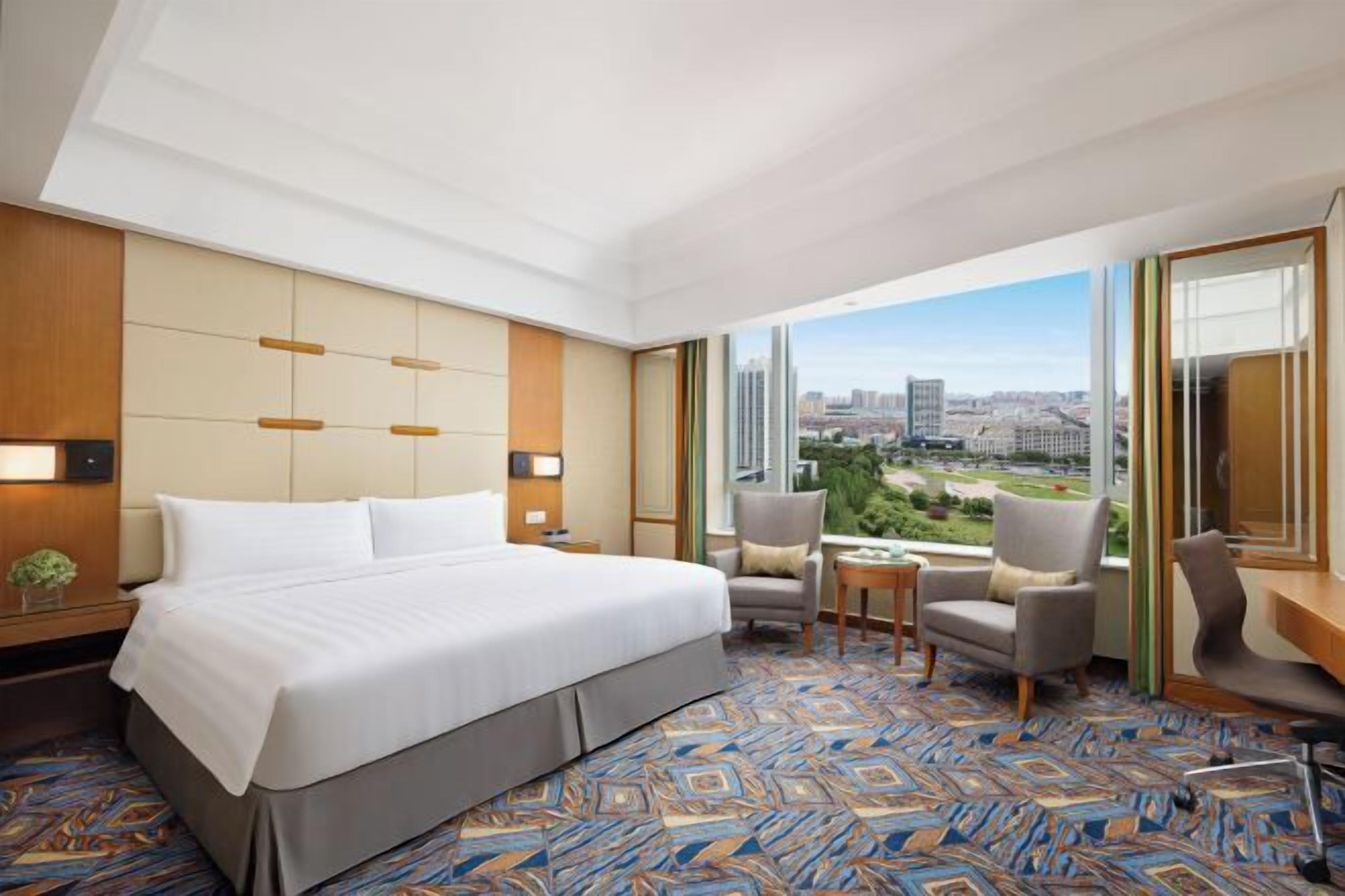 1 slaapkamer, donzen dekbedden, een minibar, een kluis op de kamer