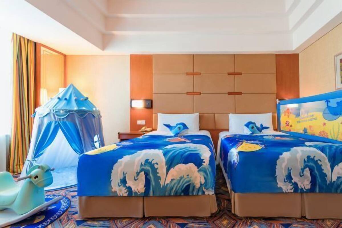 1 bedroom, down comforters, minibar, in-room safe