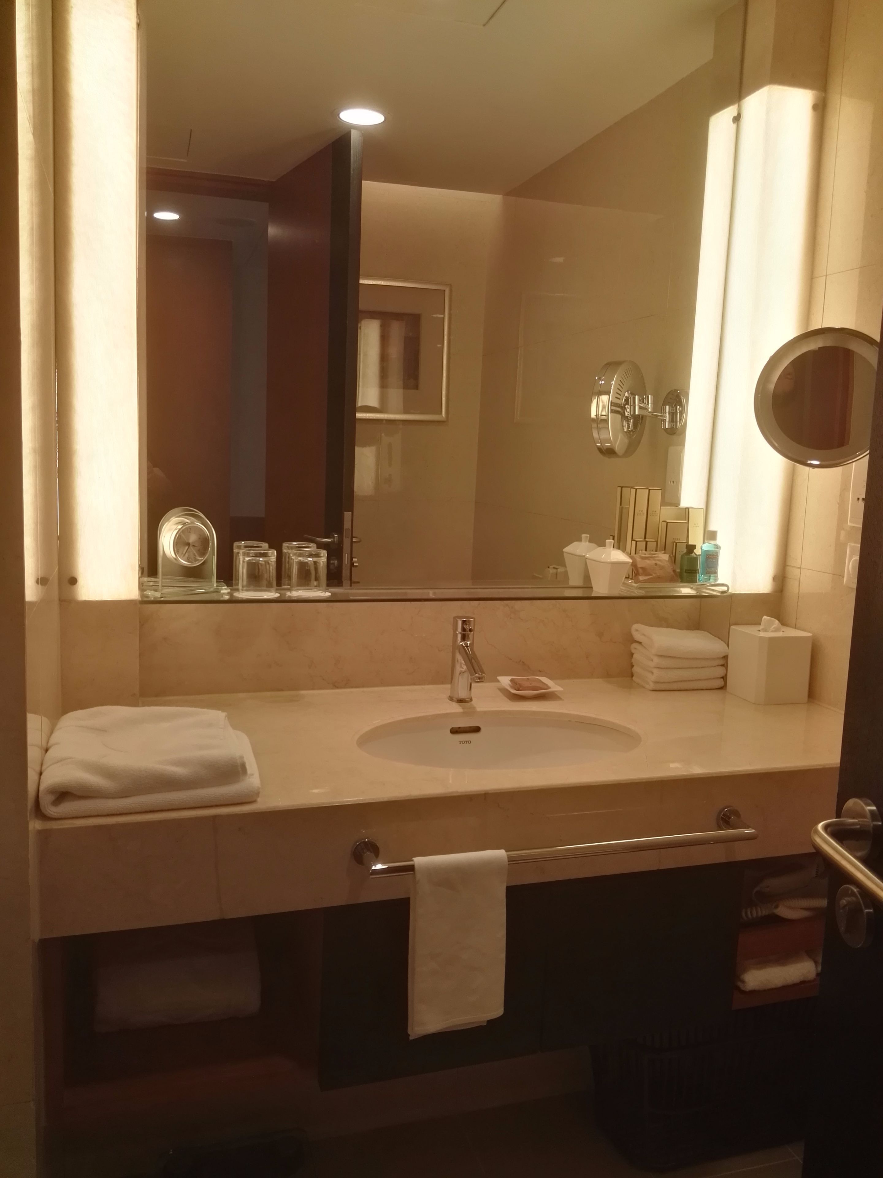 separate bathtub and shower, deep-soaking bathtub, rainfall showerhead