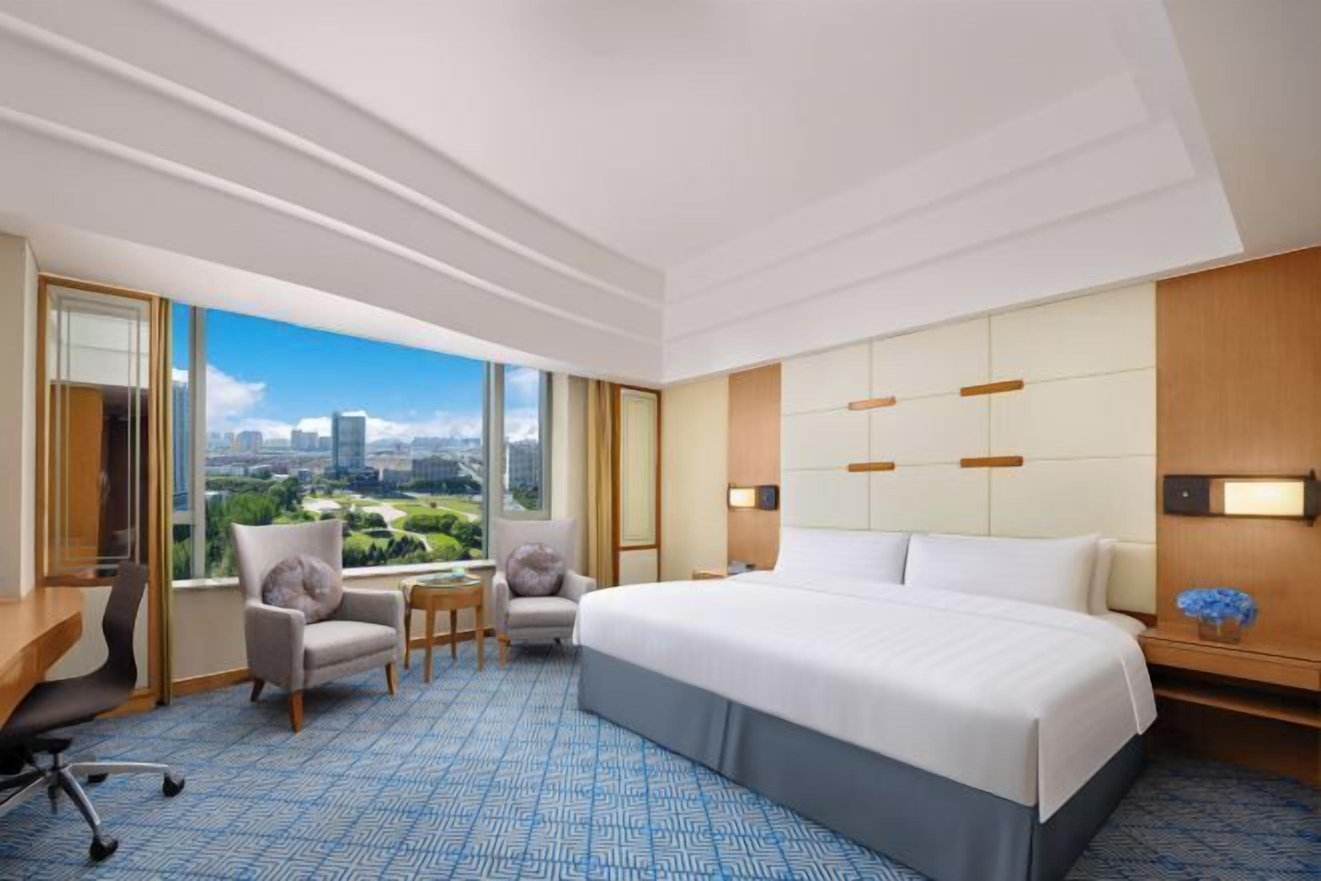 1 slaapkamer, donzen dekbedden, een minibar, een kluis op de kamer