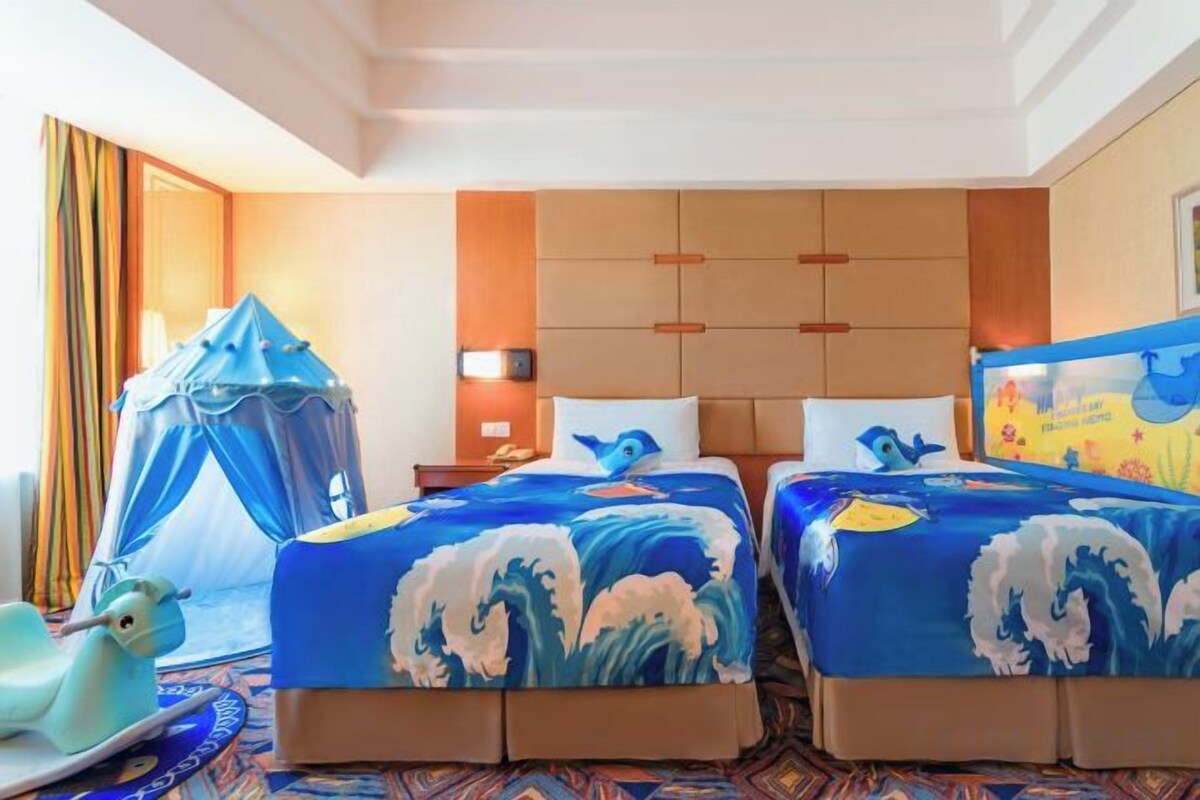 1 bedroom, down duvets, minibar, in-room safe