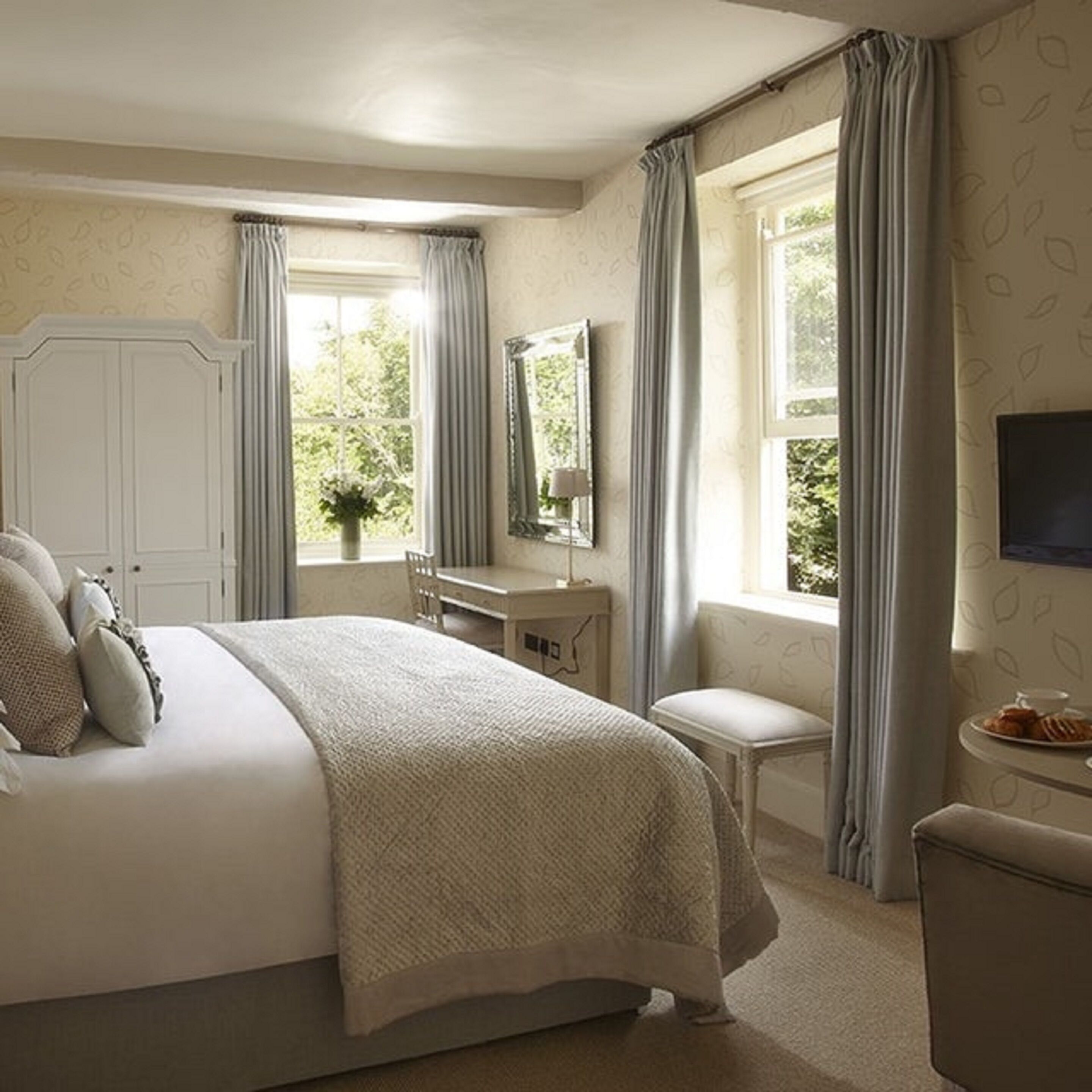 premium bedding, in-room safe, individually decorated